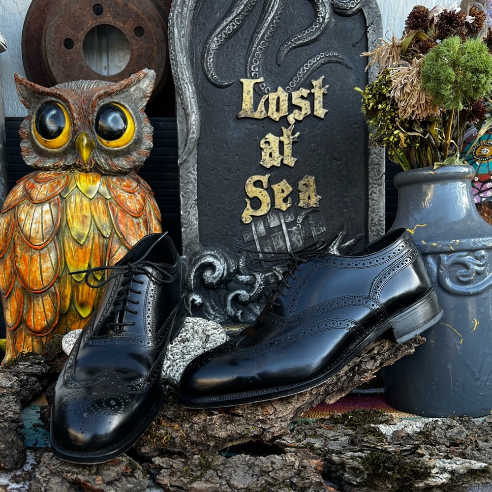 STACY ADAMS WINGTIP DRESS SHOES Mens size 9.5